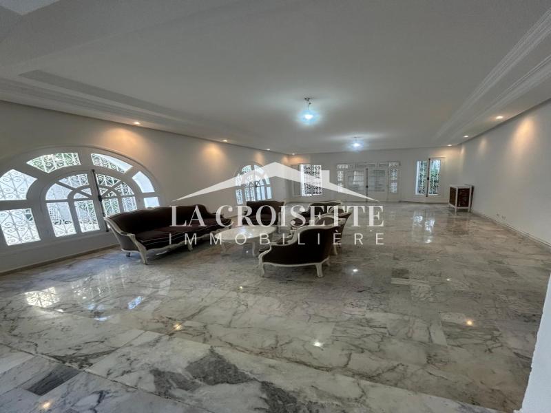 Villa S+4 avec piscine à La Marsa